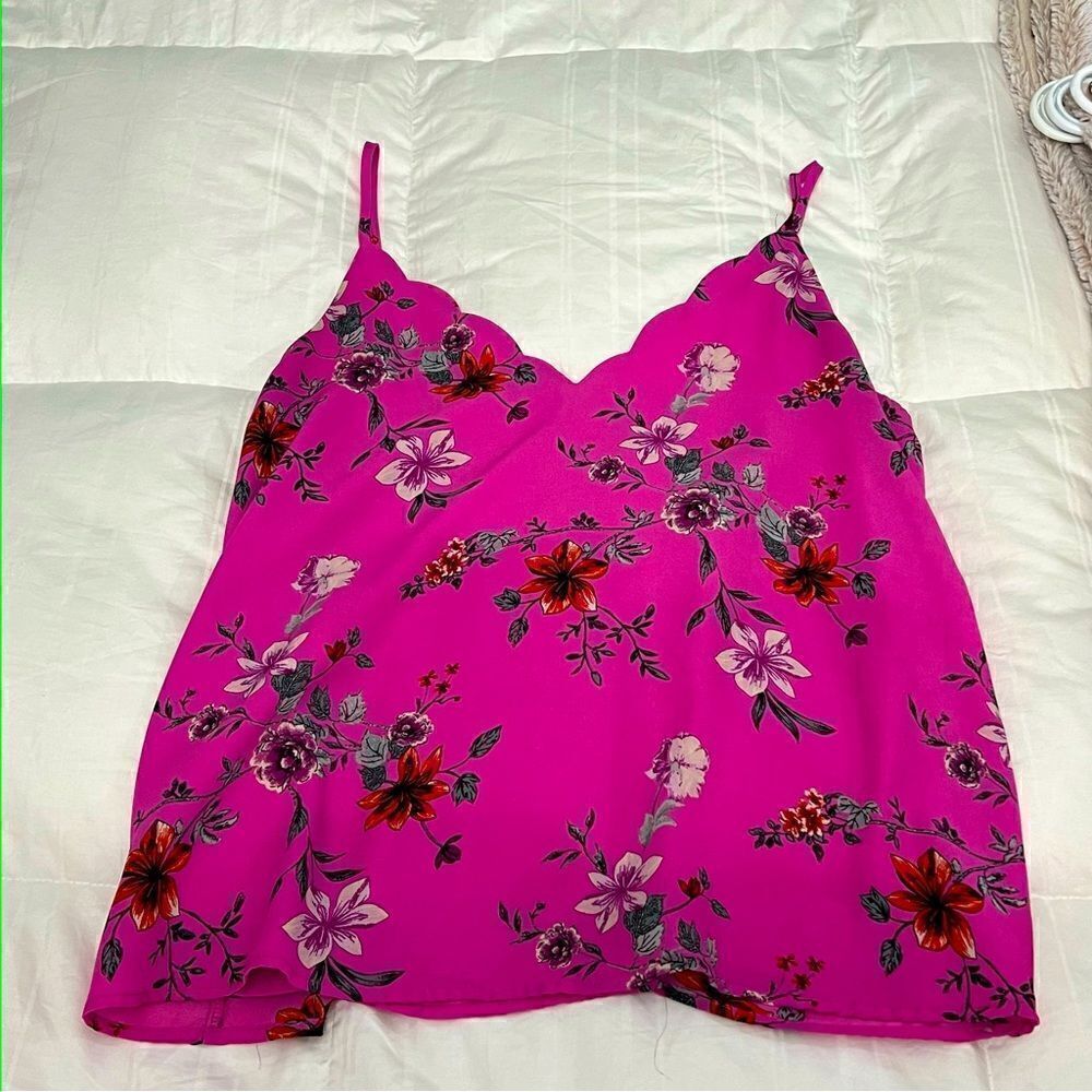Socialite hot pink floral camisole with scalloped V Neck & adjustable straps XL